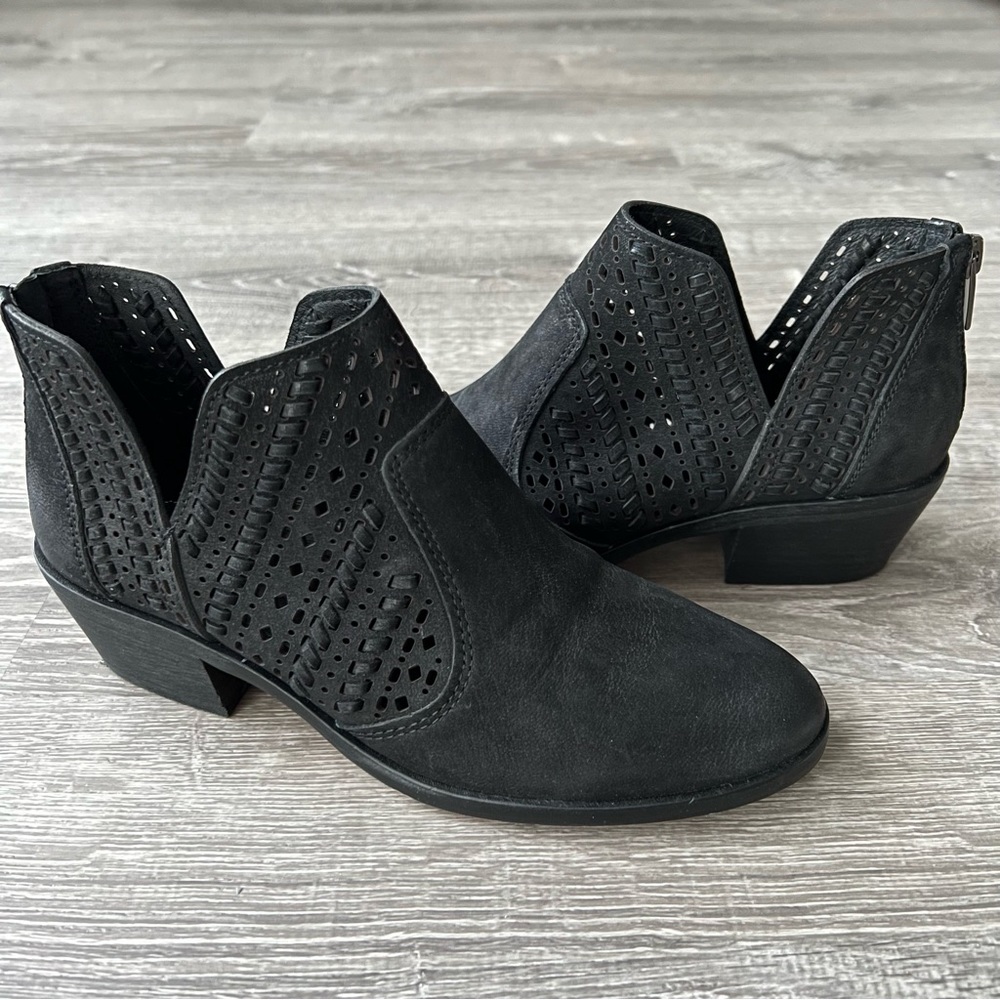Vince Camuto Womens Prasata Ankle Boots Black Leather Back Zip Cutout 7 M